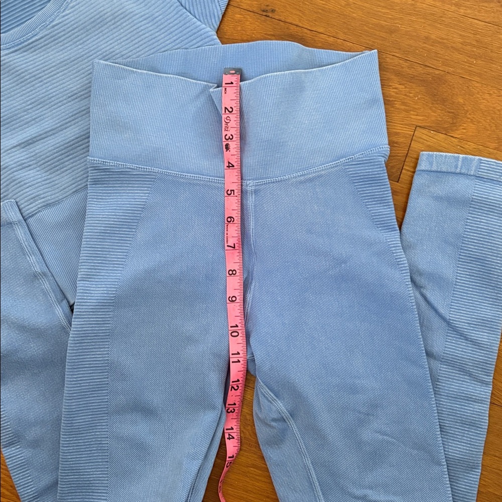 OFFLINE by Aerie workout set - Picture 3 of 5